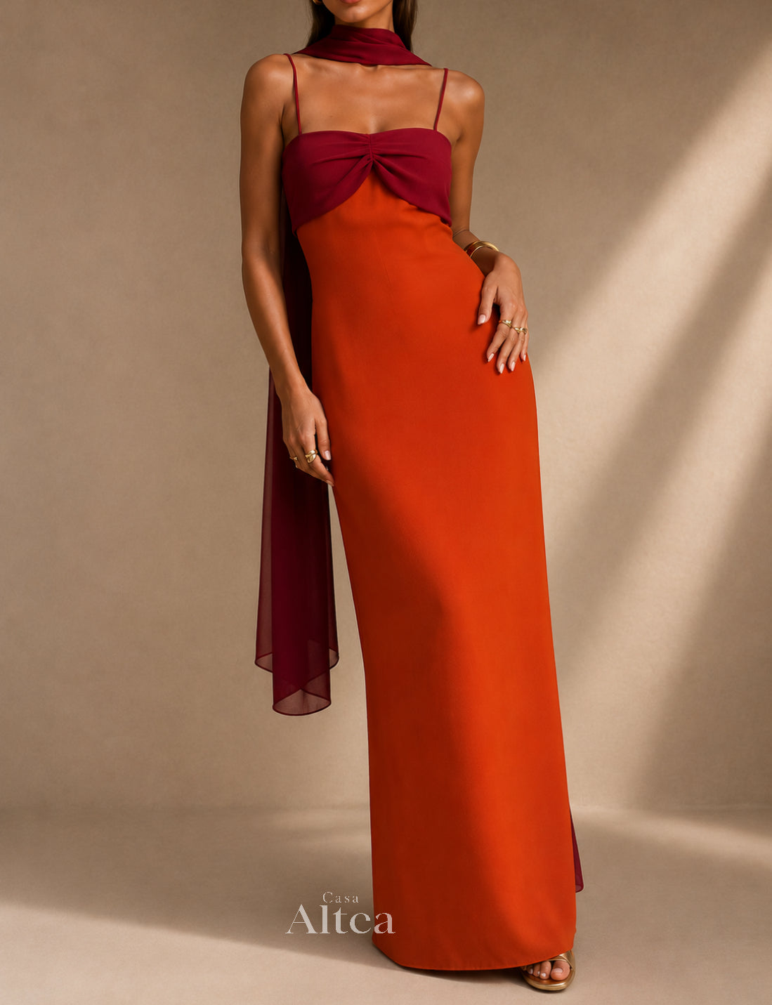 Lucía Vestido Maxi Bicolor con Tirantes y Detalle de Lazo