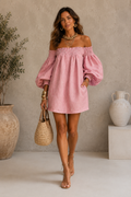 Vestido Mini Rosa en Línea A con Mangas Farol y Hombros al Descubierto