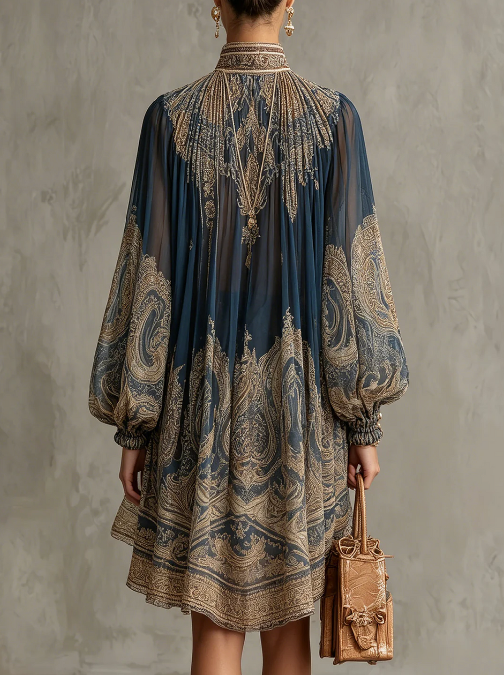 Mariana | Mini Vestido de Chifón Azul Marino con Estampado Barroco Dorado