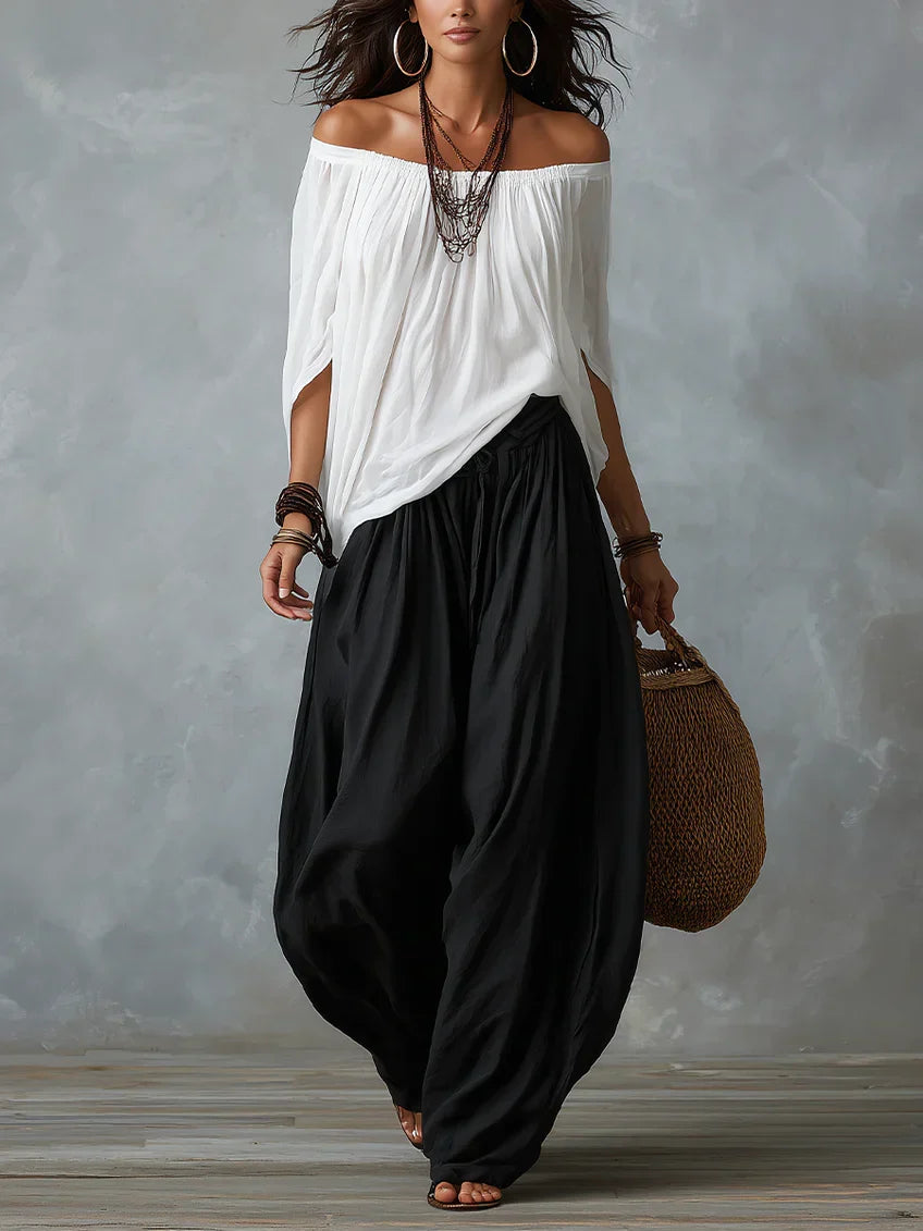 Top Blanco con los Hombros Descubiertos y Pantalones Acampanados Estilo Farol.