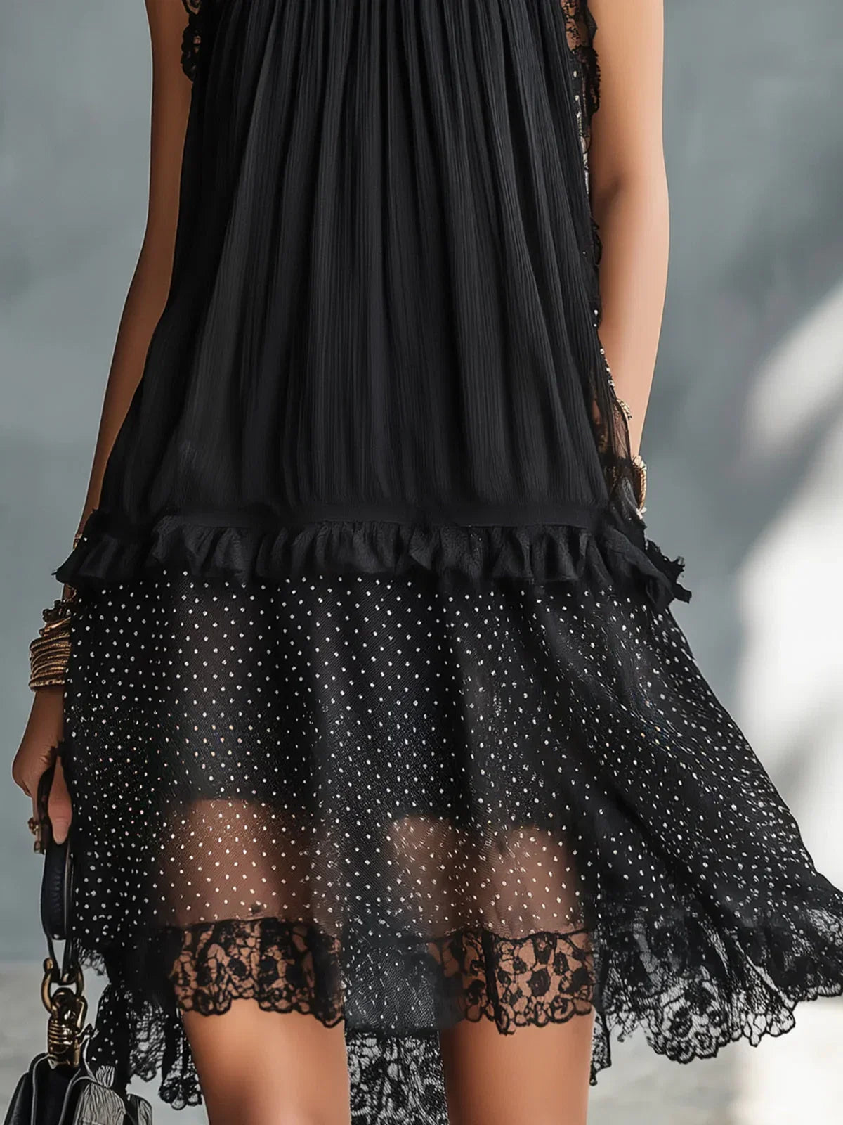 Elina Vestido Mini Negro con Tul de Lunares, Volantes y Acabado de Encaje Negro