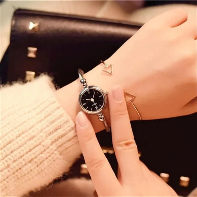 Cayetana Reloj Retro de Acero Inoxidable con Movimiento de Cuarzo