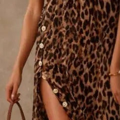 Valeria Vestido Maxi Halter con Estampado Leopardo y Abertura