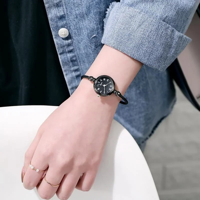 Cayetana Reloj Retro de Acero Inoxidable con Movimiento de Cuarzo